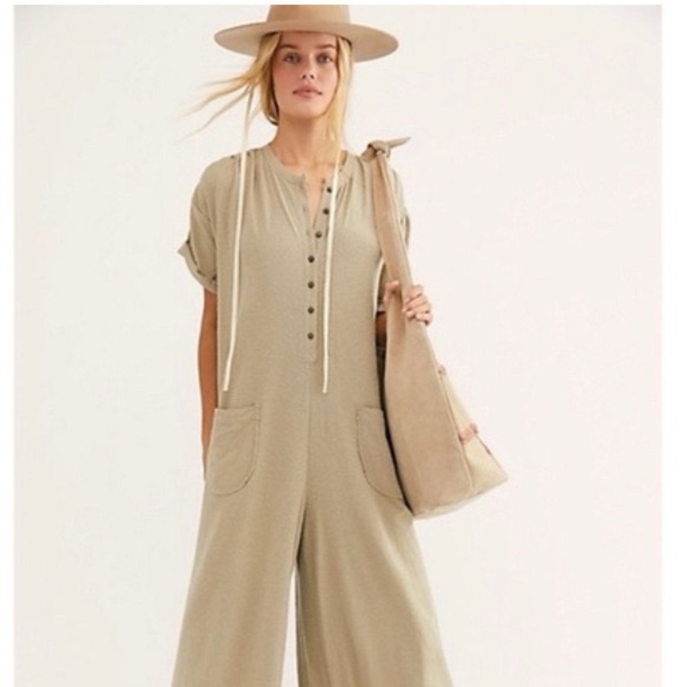 Free people beach my go to jumper in sage grey green tan size xs runs large!
